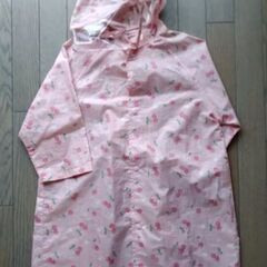 子供用　ピンク色のレインコート