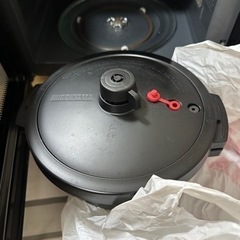 電子レンジとレンジ用圧力鍋