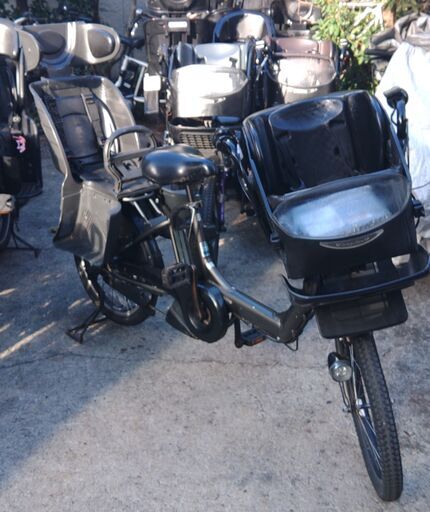 e238️土日もお子様と土足のままいろいろなタイプの電動自転車ご試乗可能  ️電動自転車・リサイクル専門店　　ご試乗をしてから、ご購入できます。  ２０インチ、チャイルドシート、２人乗り、３人乗り、１人乗り電動自転車  バカ良心的な電動自転車屋１００日間・安心の無料点検・️無料交換保証サービス付き  後ろチャイルドシートを大きめのかごに変更のオプション無料です。  バッテリーは新品の９０％以上の性能です。  １回の充電で３０Ｋ