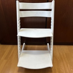 お値下げ中‼️ストッケVAREFAKTA ホワイト　ベビー椅子