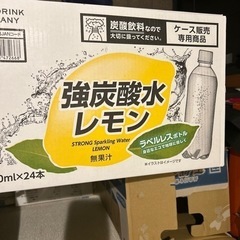 1本¥40強炭酸水レモン500ML x 8本ラベルレス