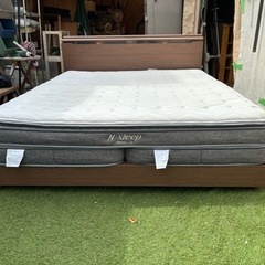 キングサイズベッドとマットレス