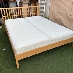 クイーンベッドとマットレスセット