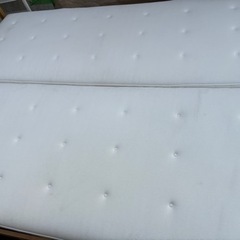 クイーンベッドとマットレスセット