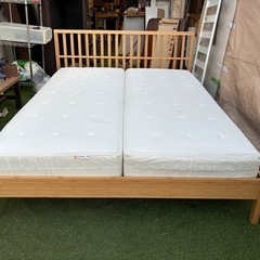 クイーンベッドとマットレスセット