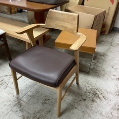 未使用品　モダンなデザイン　木製　カーブチェアー　合成皮革座面　...