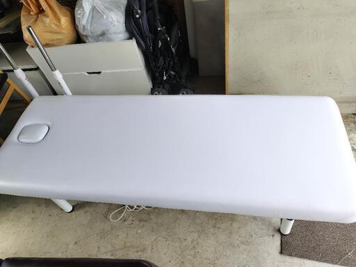 【中古品動作確認美品】施術用電動昇降ベッド 白色