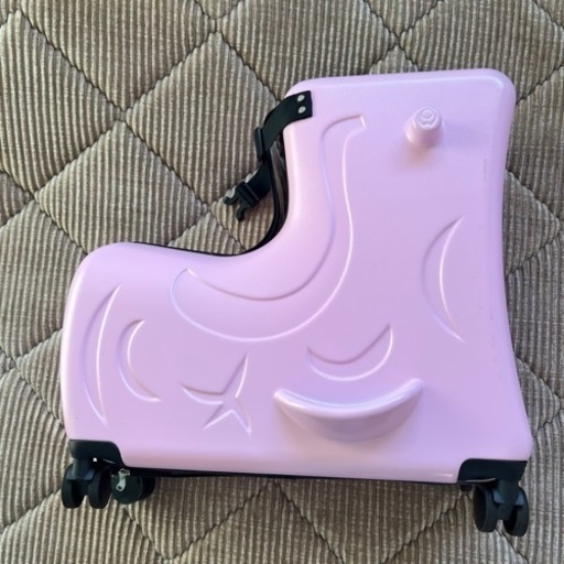 乗れるキャリーケース　ピンク　美品