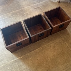 木箱３つ