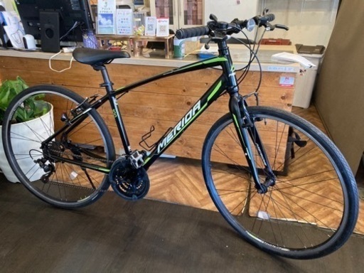 【MERIDA CROSSWAY100チェーン新品！】アルミフレーム　3×7速　700×32cクロスバイク　マットブラック