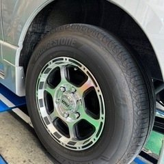 ハイエース レジアスエース 車のパーツ タイヤ、ホイール