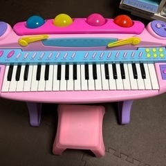 トイザらス　おもちゃピアノ