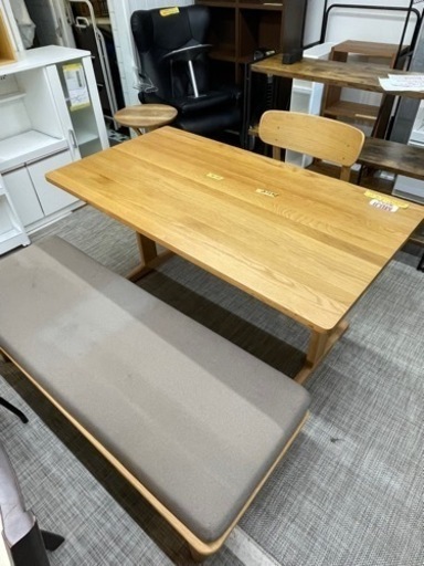 最終値引きテーブルと椅子セット (しん) 妻鹿のダイニングセットの中古 