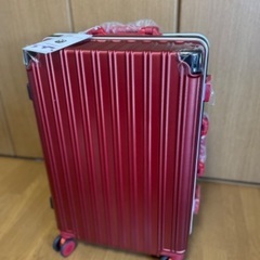 新品　スーツケースM