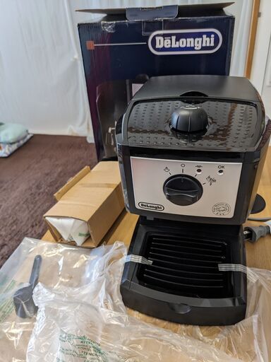 未使用　DeLonghi デロンギ エスプレッソ・メーカー　EC152J