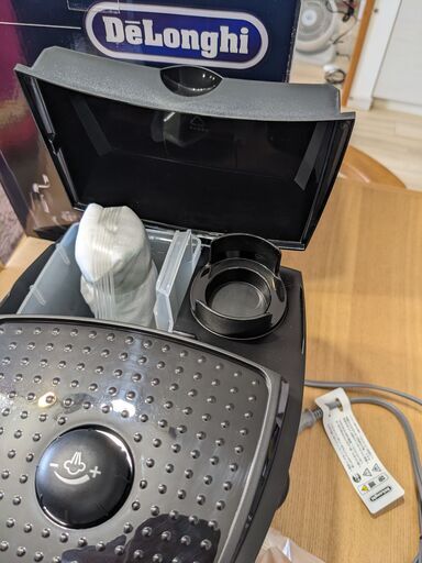 未使用　DeLonghi デロンギ エスプレッソ・メーカー　EC152J