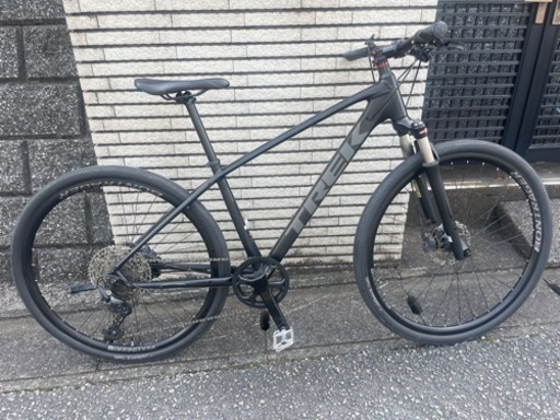 お話中TREK クロスバイク DUALSPORT4 2021年