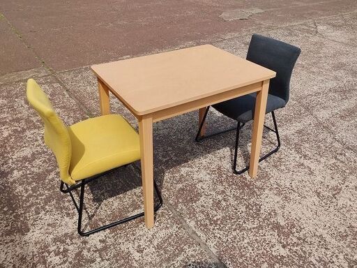 ニトリ　テーブルと布張り椅子２点のダイニングセット『中古美品』