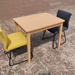 ニトリ　テーブルと布張り椅子２点のダイニングセット『中古美品』