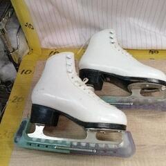0602-105 フィギュアスケート靴