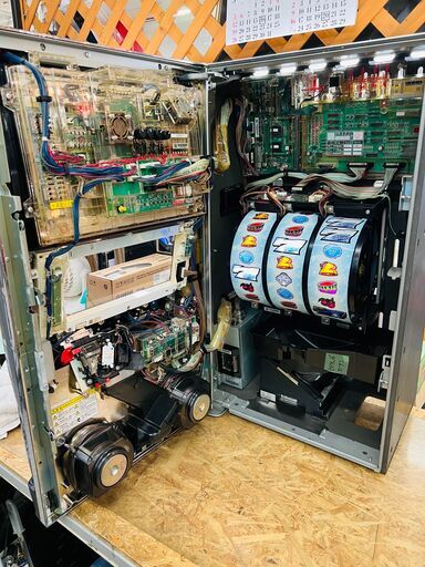 パチスロ実機 セイクリッドセブン 不要機 イヤホンコンバータ付き セイクリッドセブン スロット実機 ② パチスロ実機 セイクリッドセブン