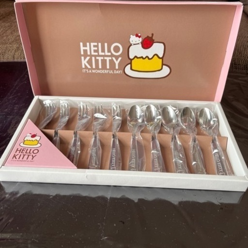 ハローキティ　陶器マグカップ　カトラリーセット