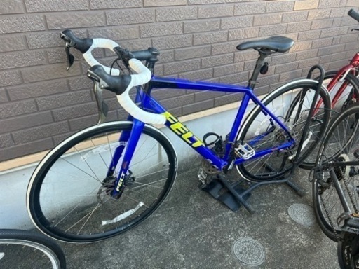 FELTロードバイク27インチSHIMANO Clarisコンポ、前後ディスクブレーキ