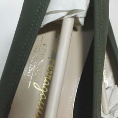 フェラガモ ローヒールパンプス ◆新品◆ ダークグリーン ヌバックカーフ 23cm 正規品 フェラガモ ローヒールパンプス ◇新品◇ ダークグリーン ヌバック