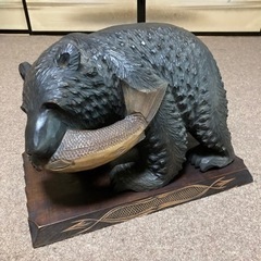 大きい熊の木彫り