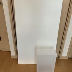 IKEAのデスク天板 無印の箱