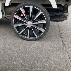 車のパーツ タイヤ、4本セット
ホイール