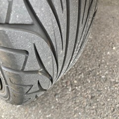 車のパーツ タイヤ、4本セット
ホイール