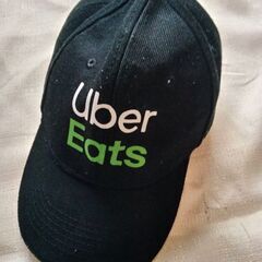 UberEATSの帽子とデリバリーバッグ