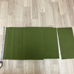 タイルカーペット 緑8枚＋端数2枚
