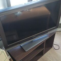 テレビと電子レンジをつけます