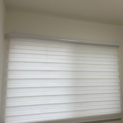 新品　ロールスクリーン