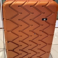 【お取引中】オレンジ色の大きめスーツケース（無料）