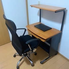 パソコンテーブルと椅子