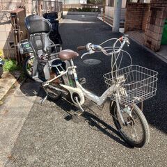 e248?️?電動自転車・リサイクル専門店　??　ご試乗をしてから、ご購入できます。  ???２０インチ、チャイルドシート、２人乗り、３人乗り、１人乗り電動自転車  ??バカ良心的な電動自転車屋?１００日間・安心の無料点検・?️無料交換保証サービス付き?  ??土日も?️お子様と?土足のまま?いろいろなタイプの電動自転車ご試乗可能  ?後ろチャイルドシートを大きめのかごに変更のオプション無料です。  ?バッテリーは新品の９０％以上の性能です。  ?１回の充電で３０Ｋ