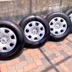 【ほぼ未使用】ハイエース新車装着純正タイヤホイール 4本セット
