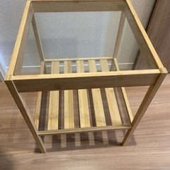 ネスナ　IKEA ベッドサイドテーブル