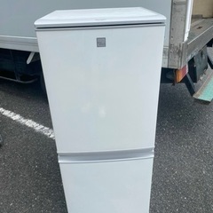 北九州市内配送無料　保証付き 2019年製冷蔵庫/137L/SH...
