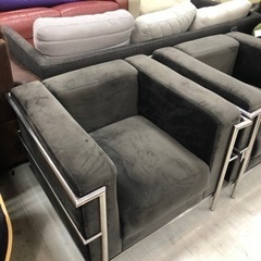 取りに来れる方限定！グレー×シルバーのラウンジチェアーです！