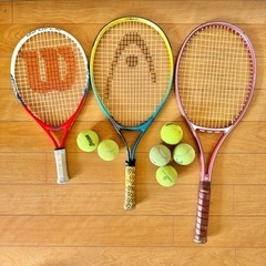 テニスラケット3本とボール6個セットで