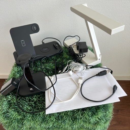 MUJI無印LEDライト　ワイヤレス充電器　USB変換ケーブル　イヤホン\n