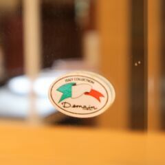 イタリア Demain(ドマン)の高級感漂うウォールミラーです