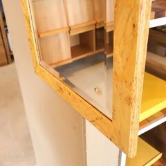 イタリア Demain(ドマン)の高級感漂うウォールミラーです