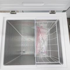 【上開き冷凍庫】上開き冷凍庫 マクスゼン JF100ML01WH 99L 鍵付き フリーザー 2022年製:ホワイト