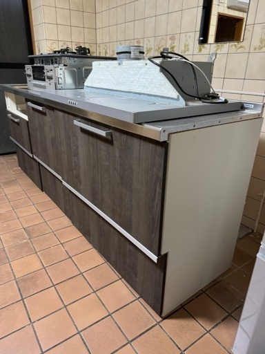 (取引確定済み)使用歴の浅いシステムキッチンです。 取引確定済み)使用歴の浅いシステムキッチンです。