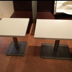 カラオケ喫茶で使っていたテーブルです。